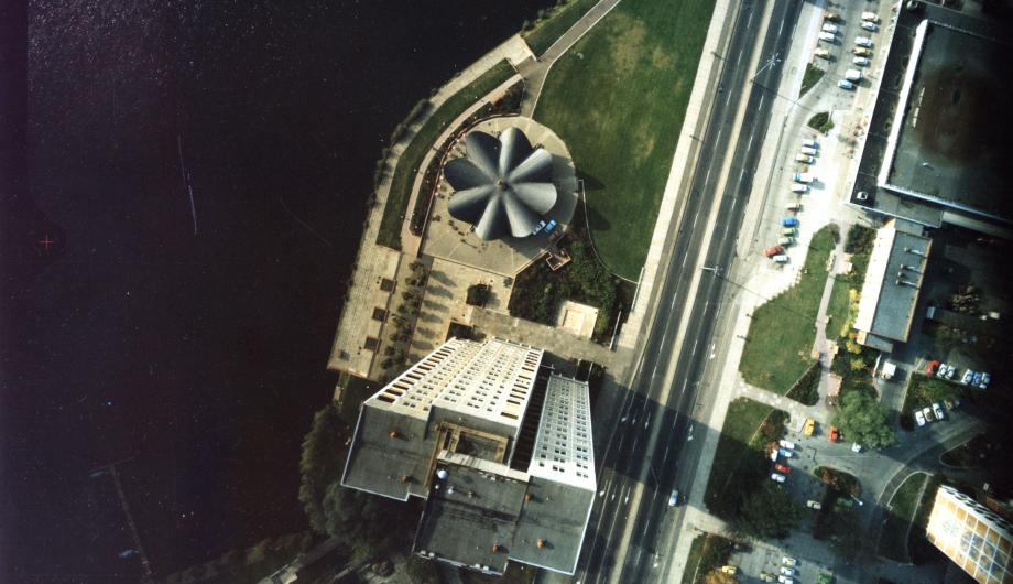 Ausfnahme der Seerose in Potsdam aus einem Flugzeug heraus im Jahr 1987